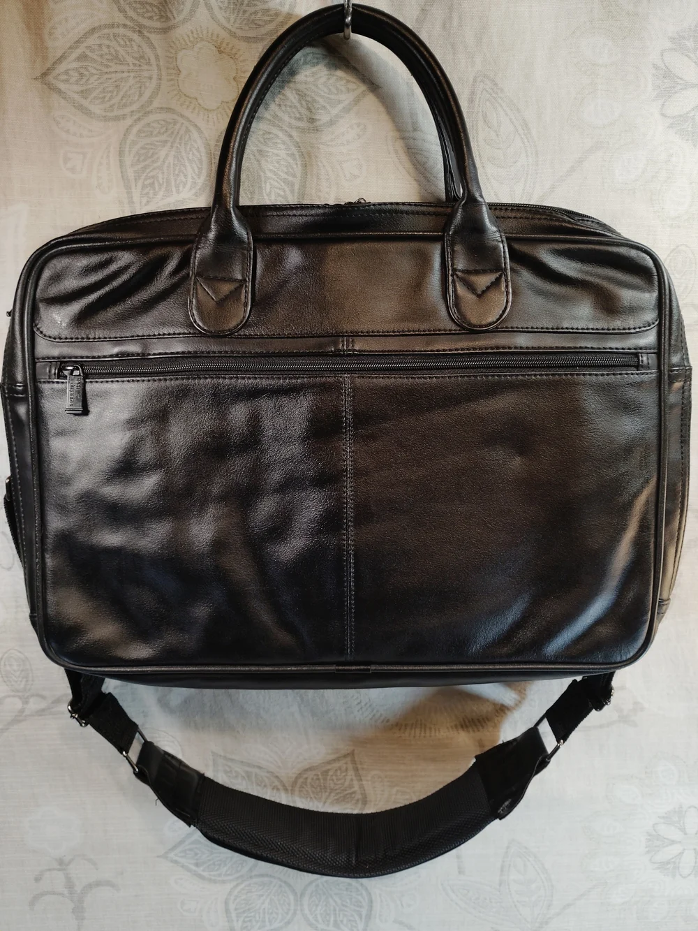 Sleek Black  Genuine Leather Laptop/Messenger Bag/Briefcase with Removable Strap
